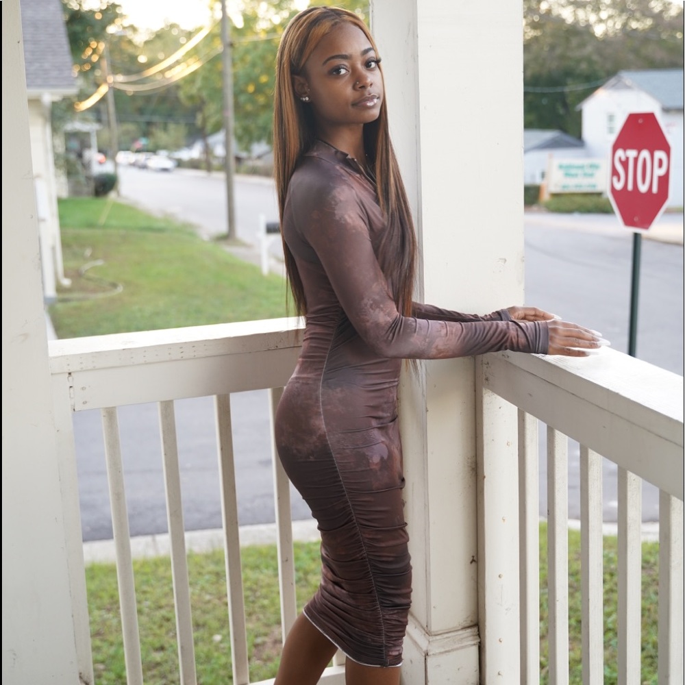 Dress - Picture 2 of 4